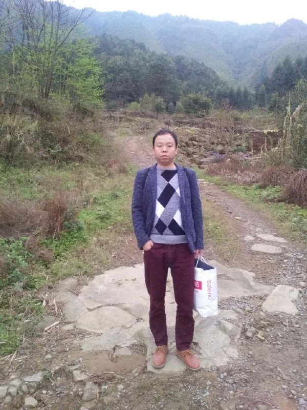 奋斗的第一张照片--东莞相亲服务中心