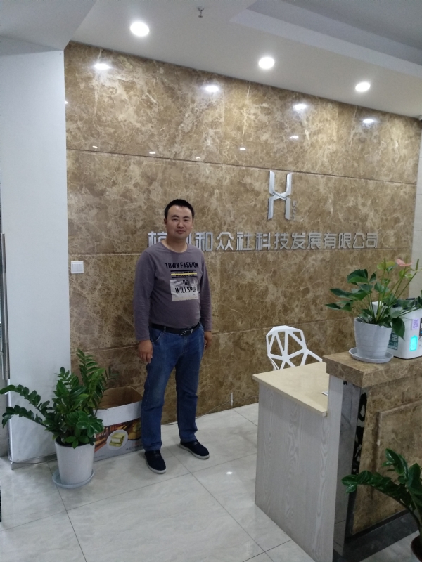 雨中的伞的第一张照片--东莞相亲服务中心