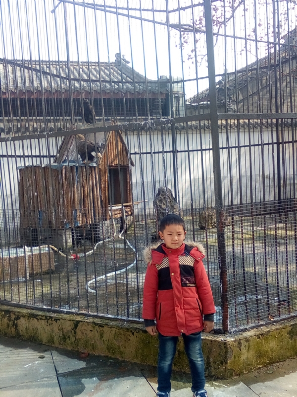 山高人伟峰的第一张照片--东莞相亲服务中心