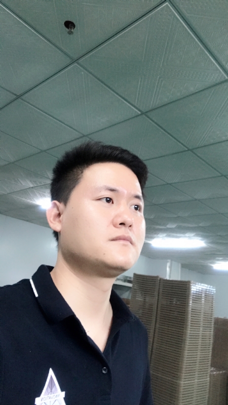 伟的第一张照片--东莞相亲服务中心