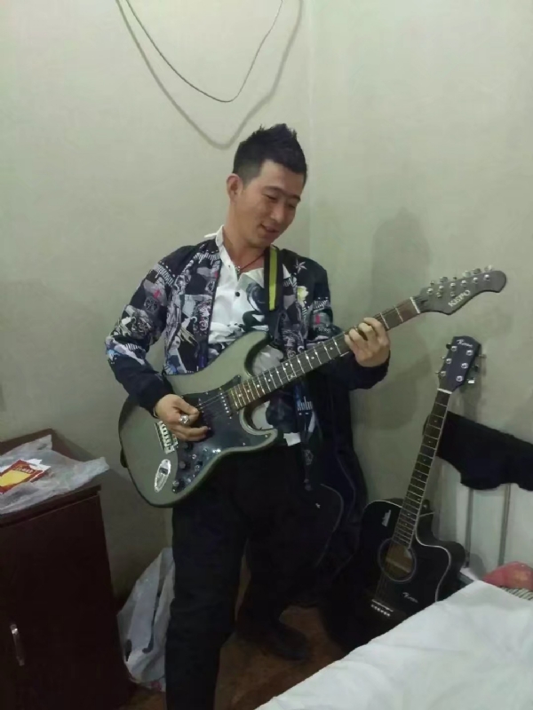 小吉他的第一张照片--东莞相亲服务中心