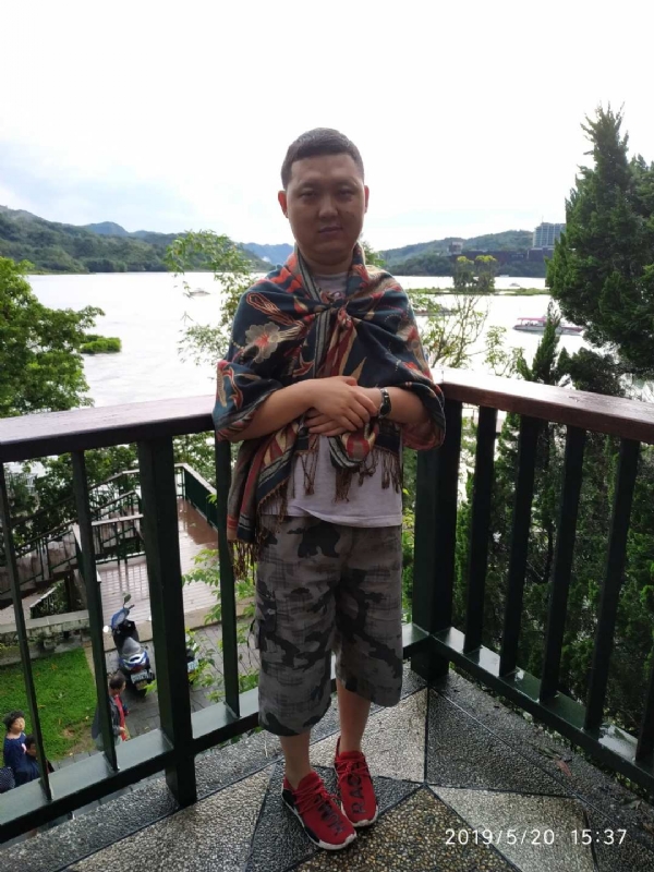 爱情里的俩个人的第一张照片--东莞相亲服务中心