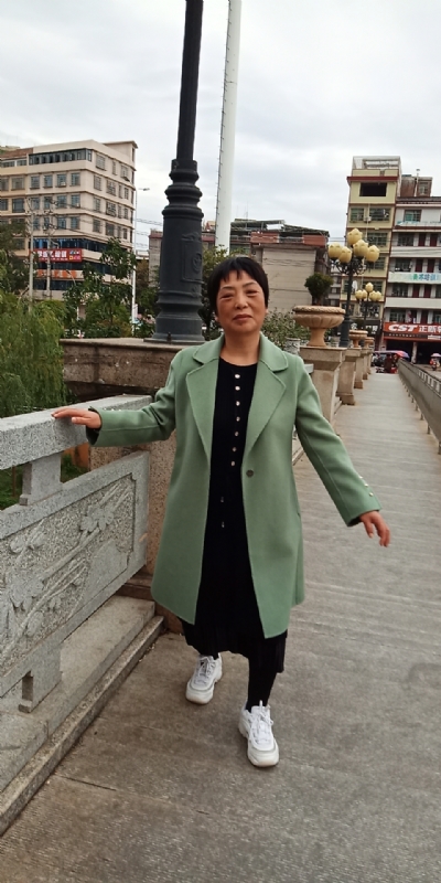 小玲的第一张照片--东莞相亲服务中心