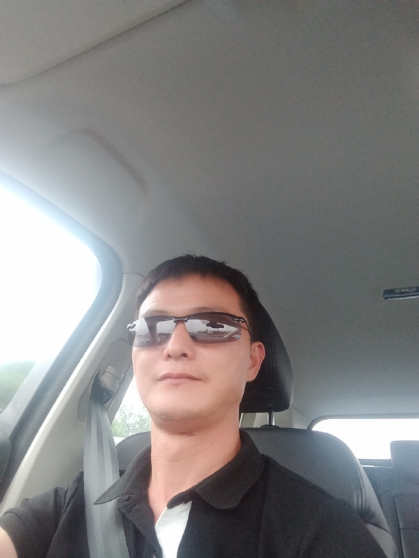 孤独的男人的第一张照片--东莞相亲服务中心