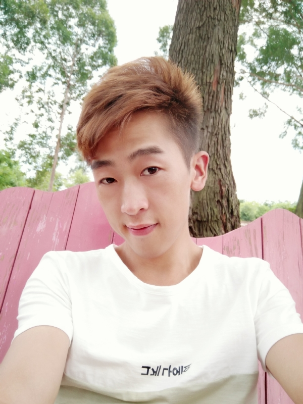 一觉睡到小时候的第一张照片--东莞相亲服务中心