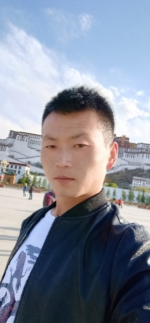 阳光下的小草的第二张照片--东莞相亲服务中心