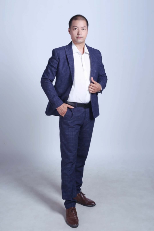 努力的青年的第一张照片--东莞相亲服务中心