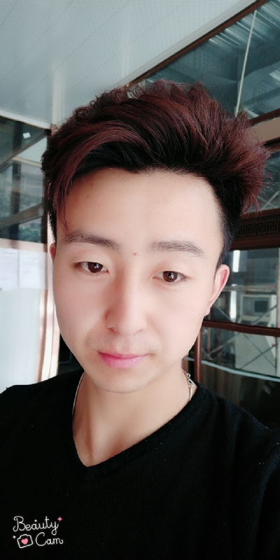 拼命微笑的第三张照片--东莞相亲服务中心