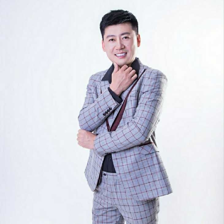 屋顶拾荒人的第一张照片--东莞相亲服务中心