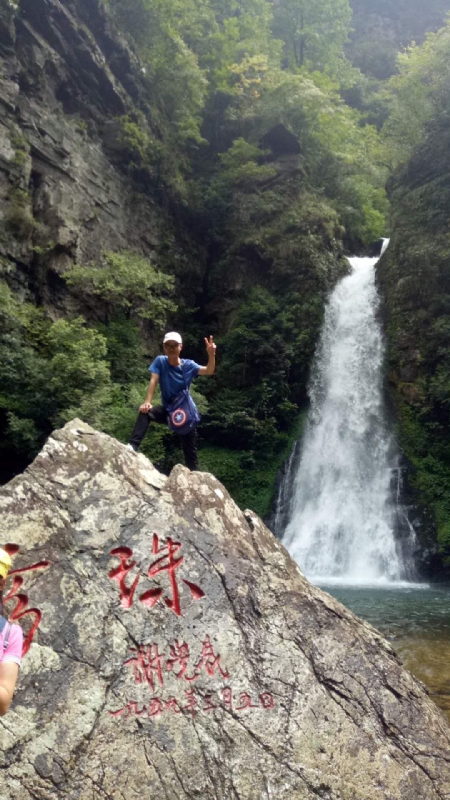 海岸岩崖的第一张照片--东莞相亲服务中心