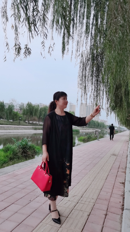 周本玲的第一张照片--东莞相亲服务中心