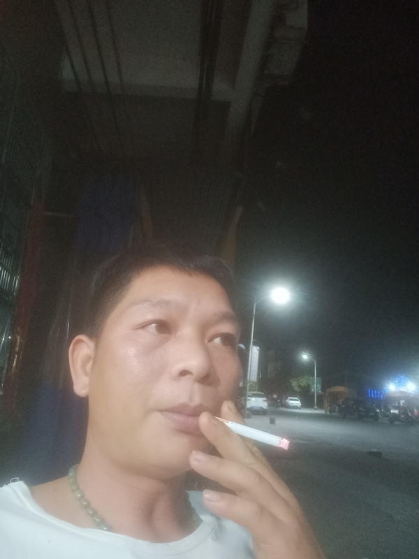 善解人意的第一张照片--东莞相亲服务中心