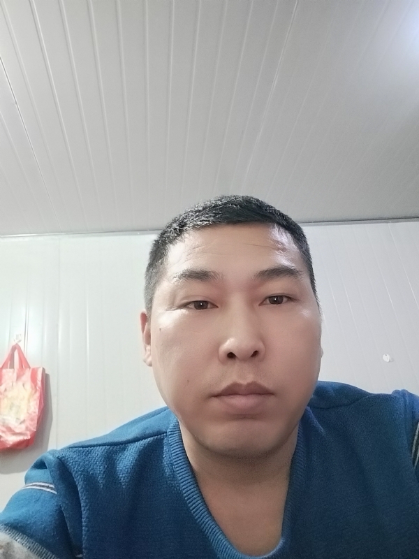 开着拖拉机去兜风的第一张照片--东莞相亲服务中心