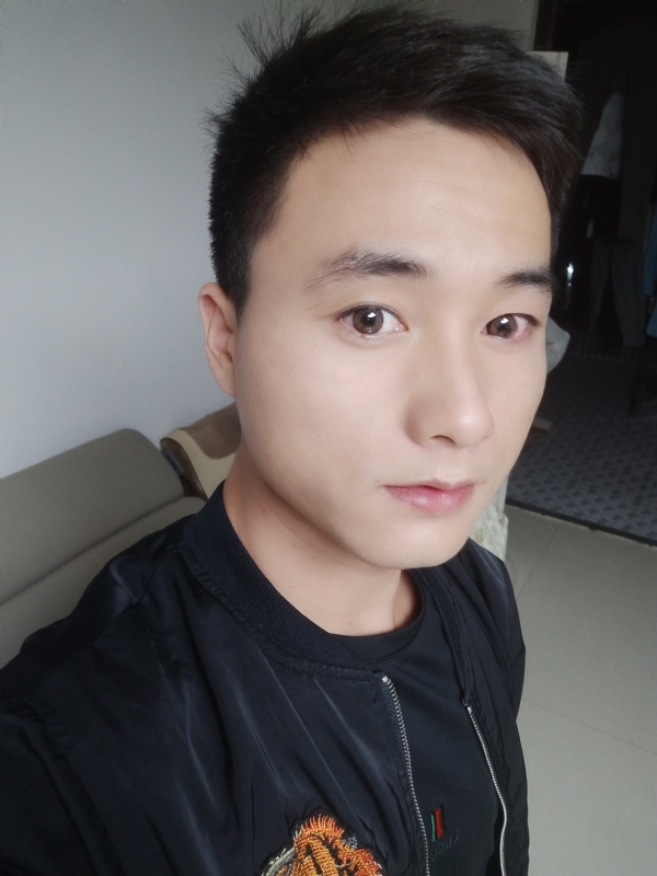 何凡的第三张照片--东莞相亲服务中心