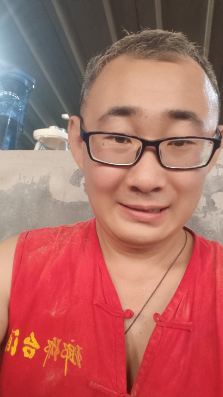 黑黑一笑的第二张照片--东莞相亲服务中心