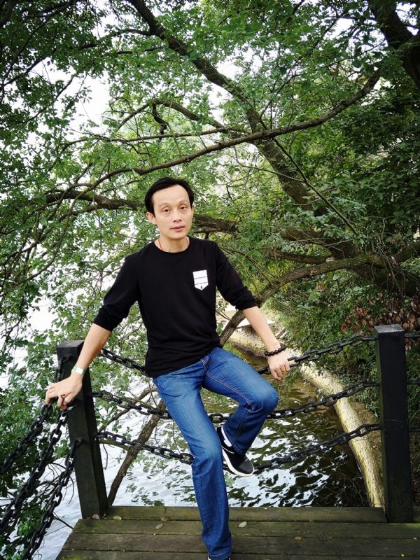 易进的第一张照片--东莞相亲服务中心