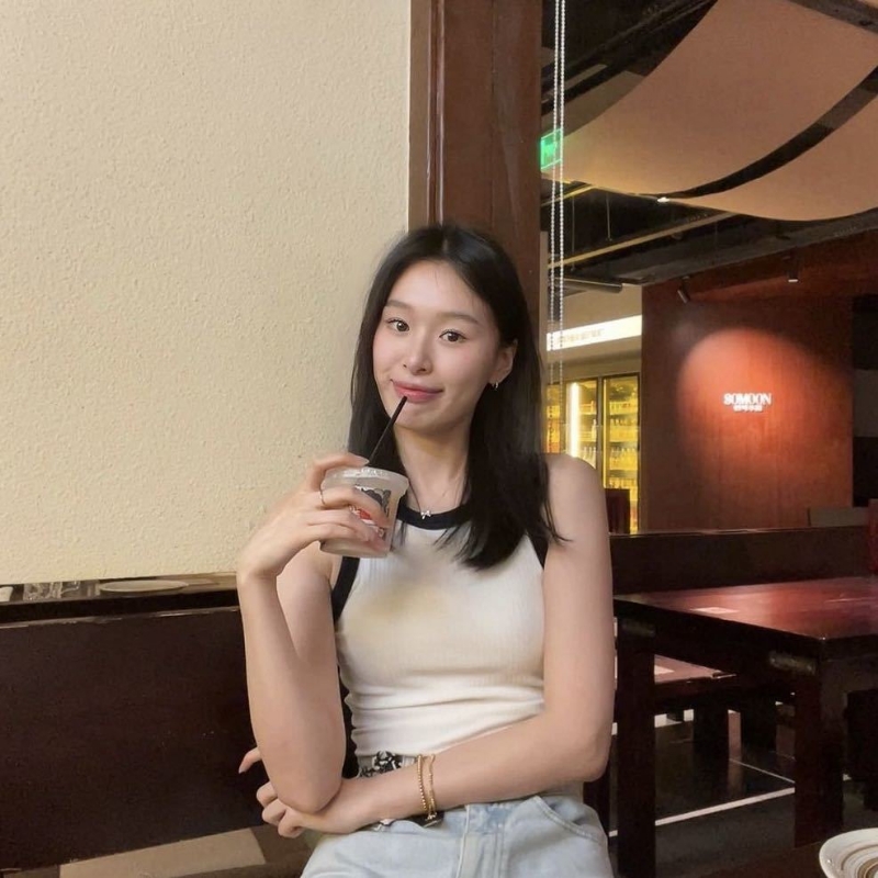 羽毛的第一张照片--东莞相亲服务中心