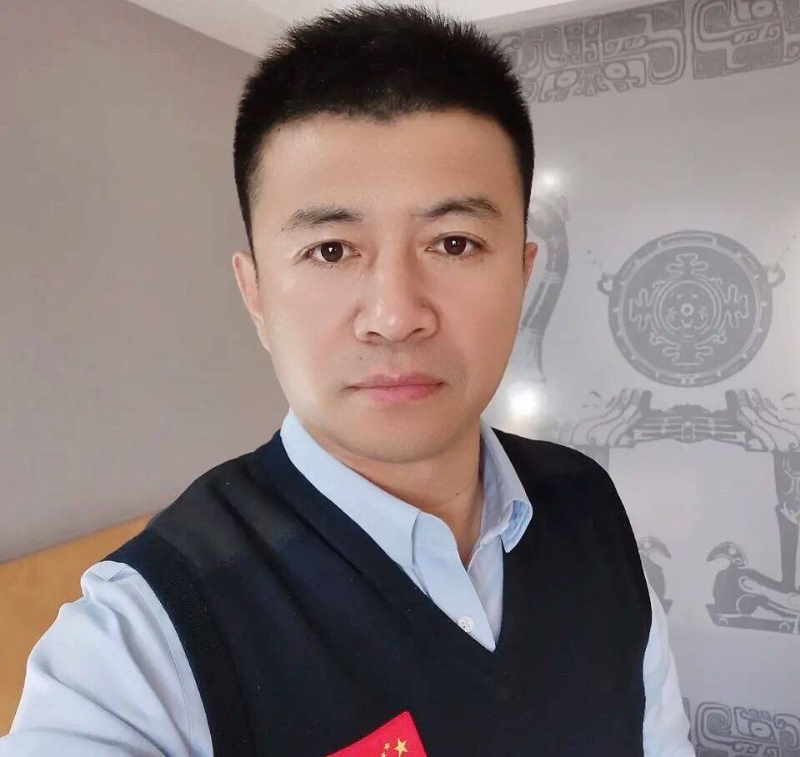 生在红旗下的第一张照片--东莞相亲服务中心