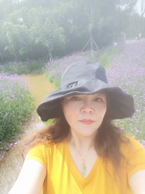 宛霞的第三张照片--东莞相亲服务中心