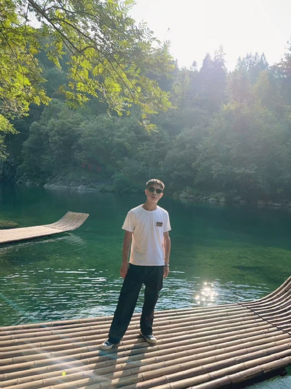 林言的第二张照片--东莞相亲服务中心