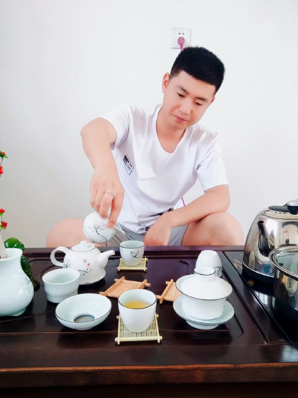 日月的第二张照片--东莞相亲服务中心