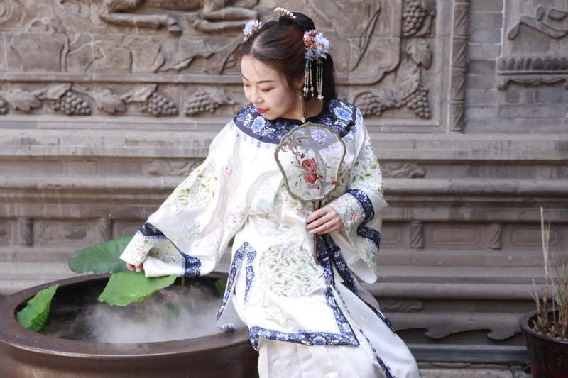 认真的雪的第一张照片--东莞相亲服务中心