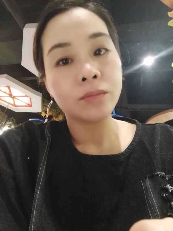 喜欢黑巧的第一张照片--东莞相亲服务中心